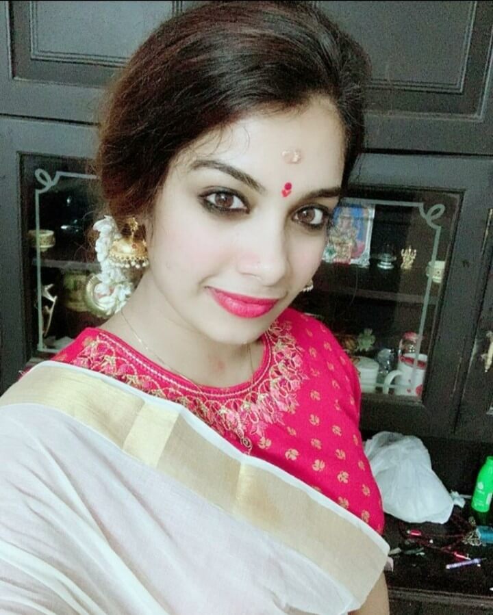 Dilsha Prasannan close up shot in saree and pink blouse