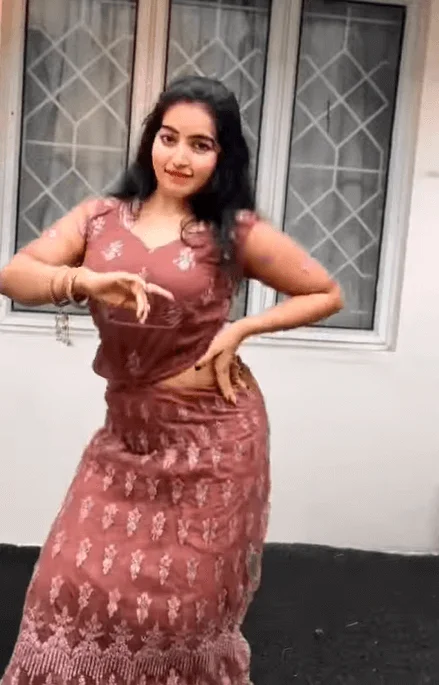 Malavika Menon hot dance