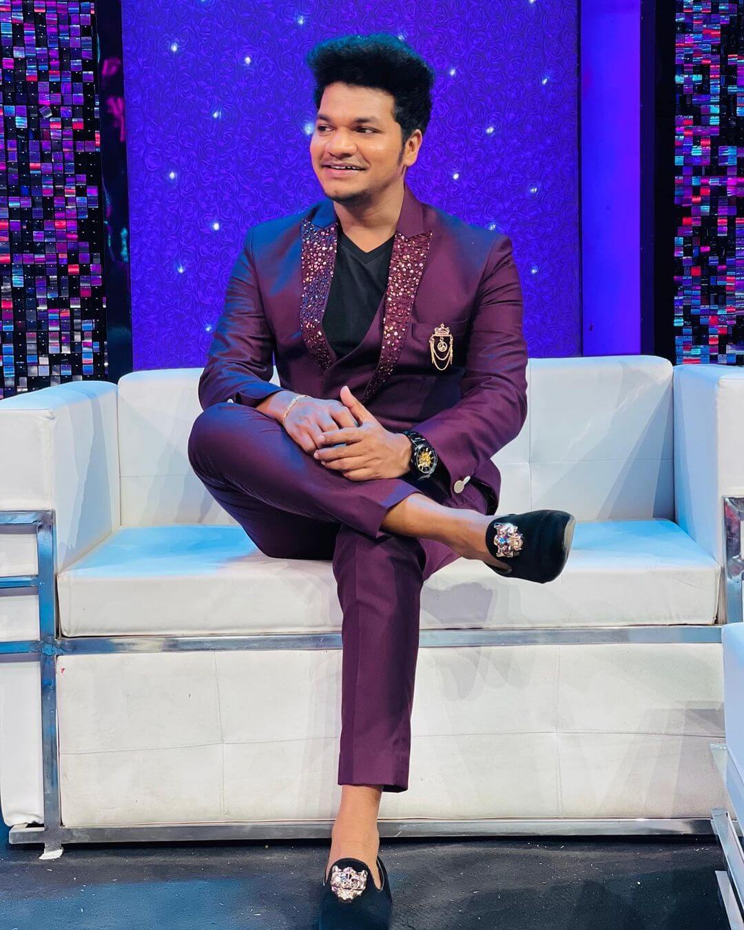 Actor Mukku Avinash in stylish suit