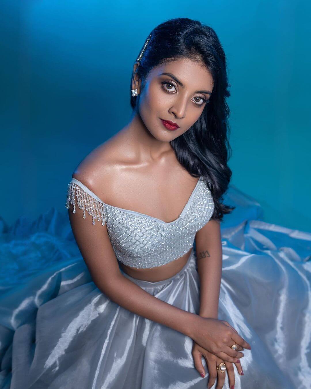 Actress Nivedhithaa Sathish in sexy silver color dress