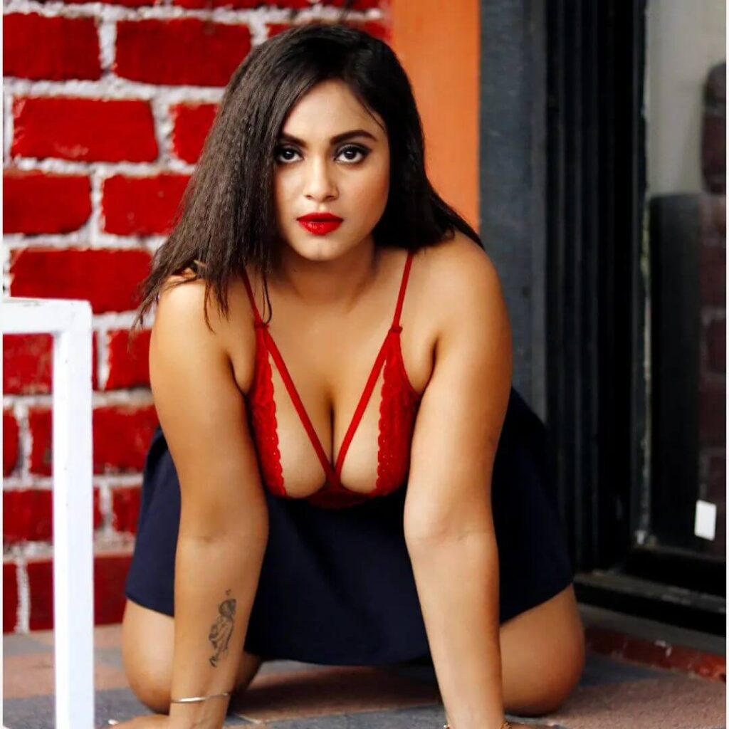 Actress Pihu Kanojiya sexy shot
