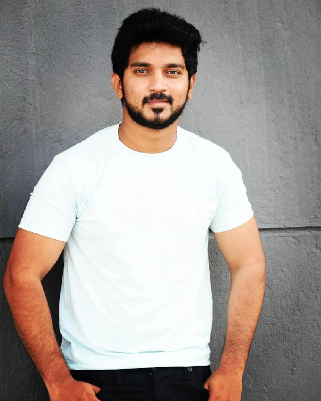 Actor Raki Gowda in white tshirt