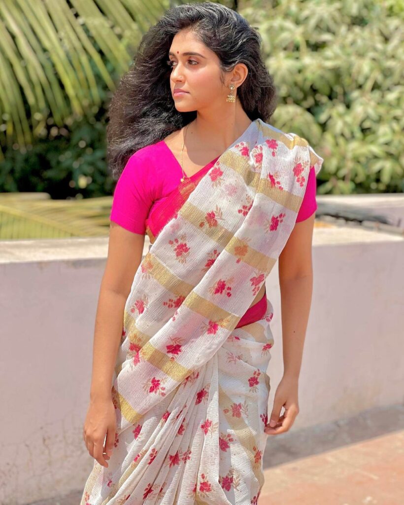 Actress Rinku Rajguru in pink designed saree