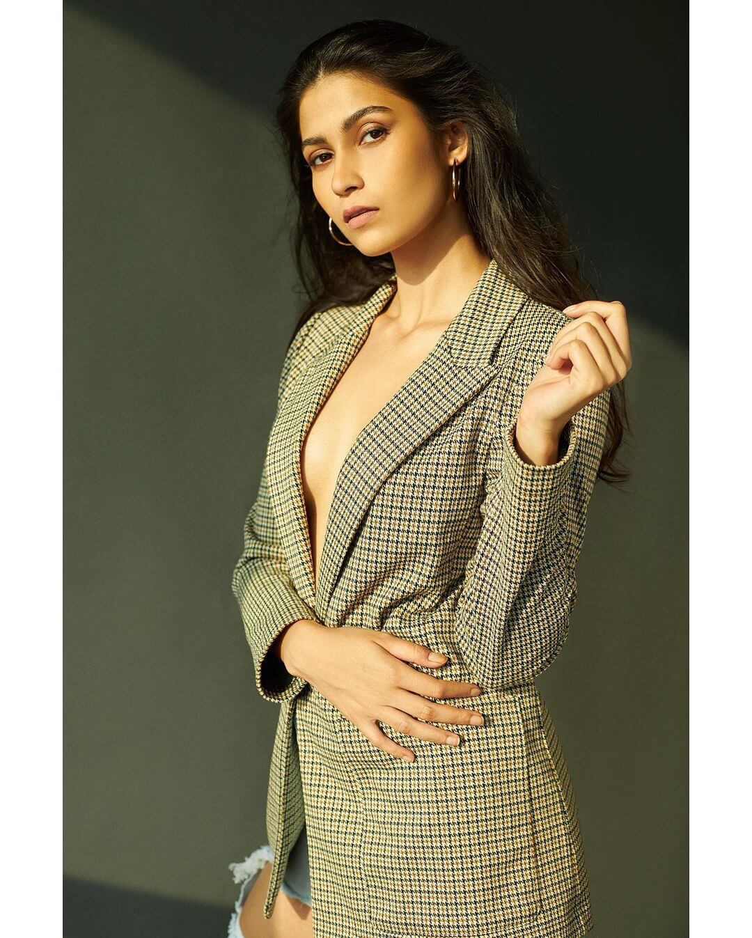 Actress Samara Tijori sexy look in suit