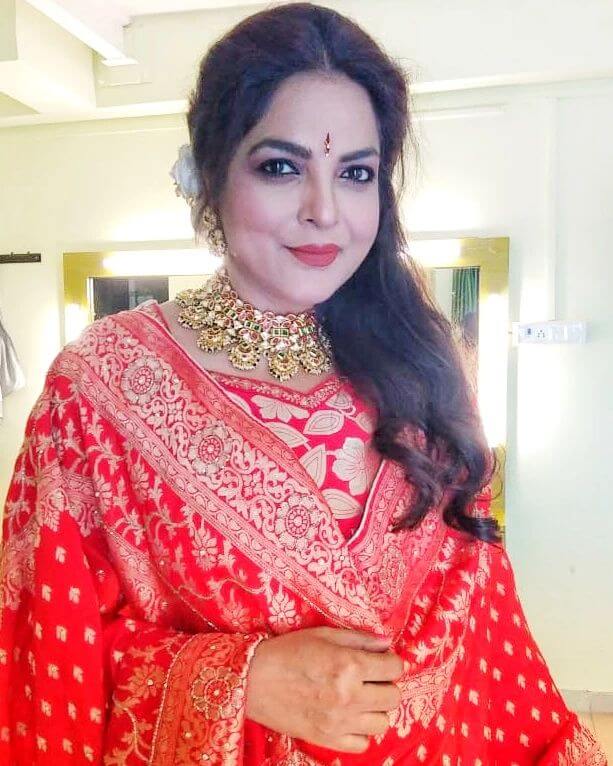 Actress Tanu Vidyarthi in red salwar
