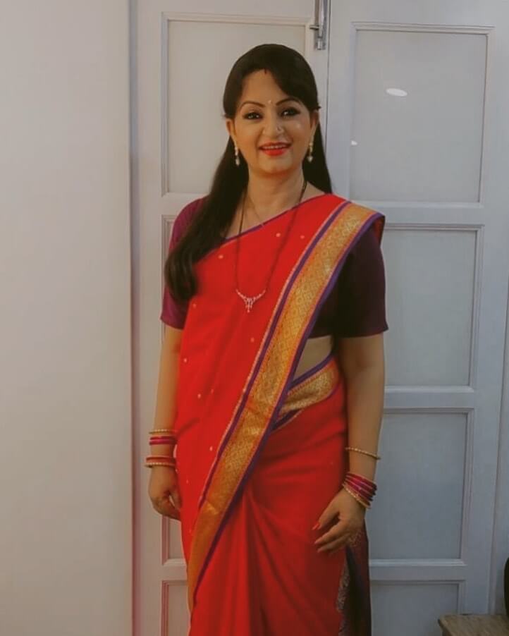Actress Upasana Singh in red saree
