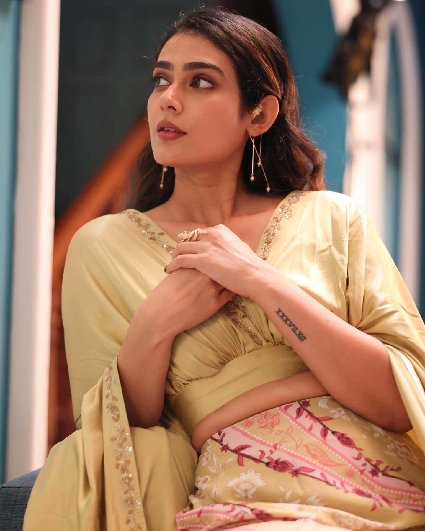 Actress Aakanksha Singh stylish close up shot