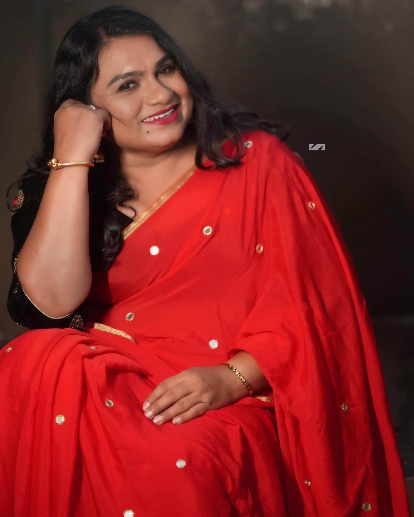 Actress Geethi Sangeetha close up shot in red saree