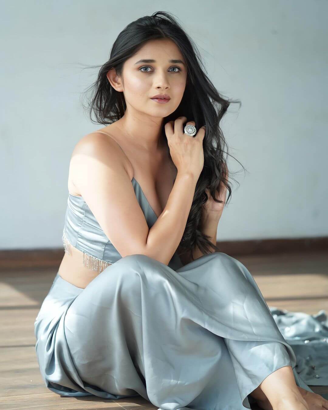 Actress Kanika Mann in sexy silver outfit