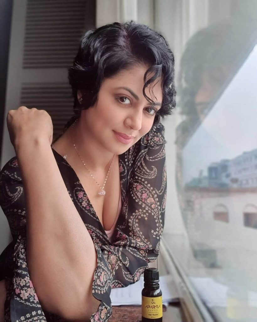 Actress Kavita Kaushik sexy close up shot