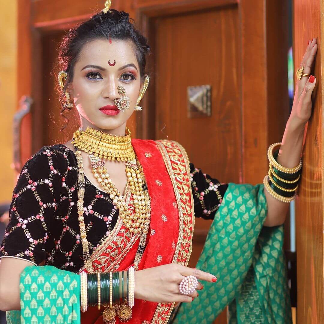 Actress Komal Bodkhe in tredtional bride saree look