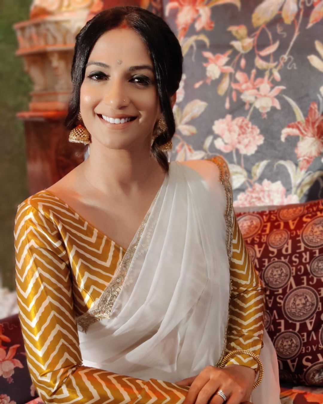 Actress Poorva Gokhale in white saree and golden color full sleeve blouse