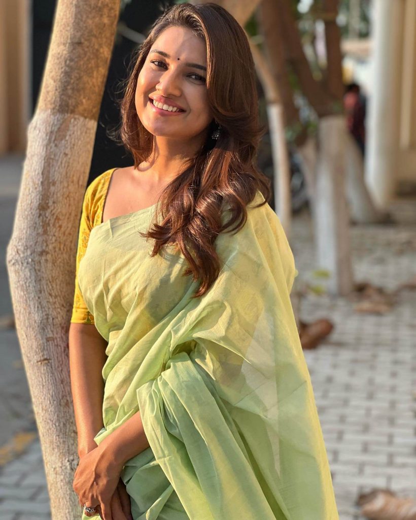 Actress Vani Bhojan in light green saree