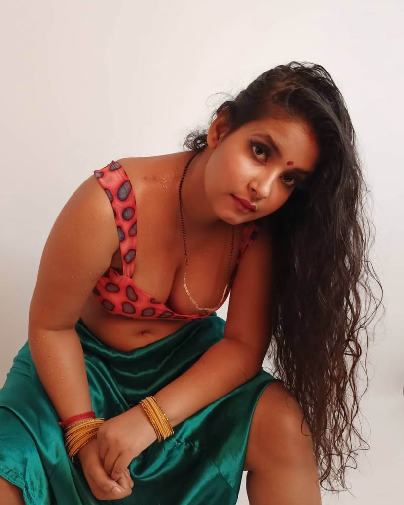 Actress Ridhima Tiwari sexy shot