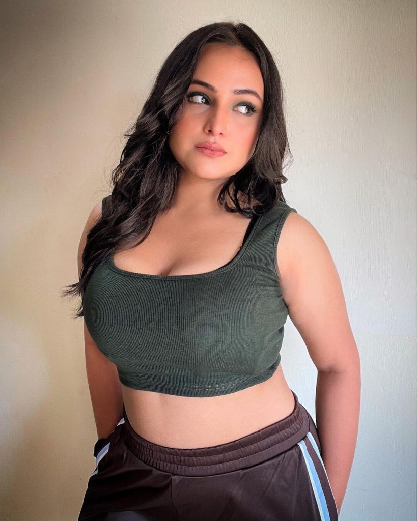 Actress Aliya Naaz in sexy dark green tank top