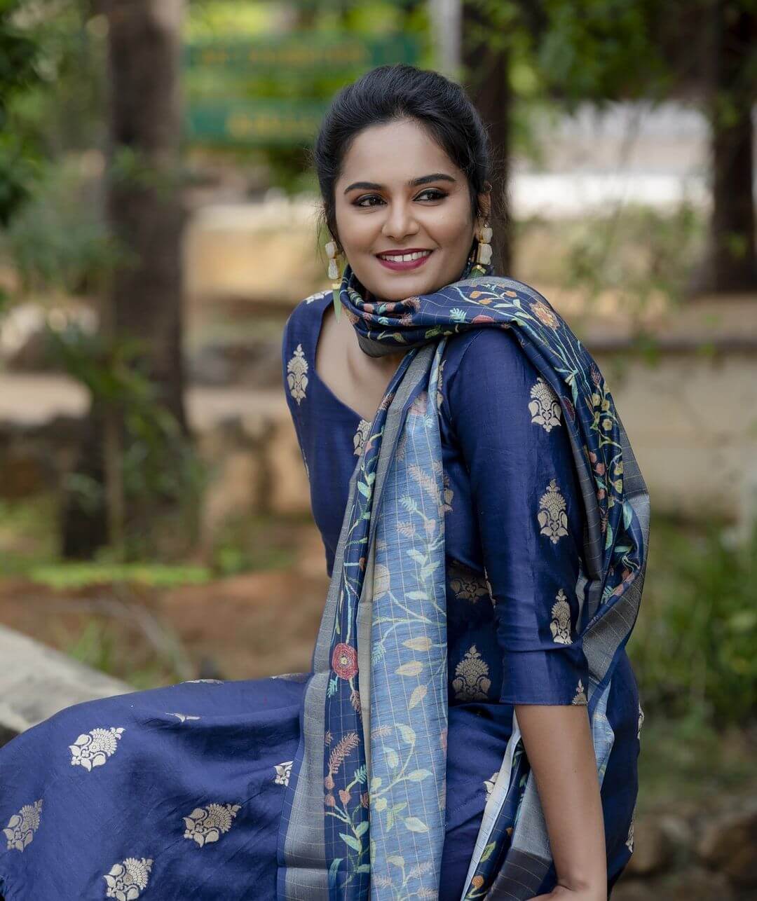Lakshmipriyaa Chandramouli in dark blue salwar