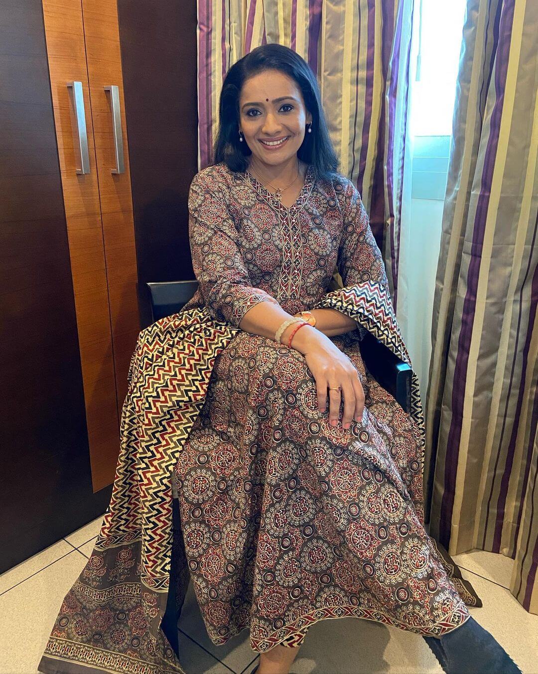 Actress Meera Vasudevan stylish look