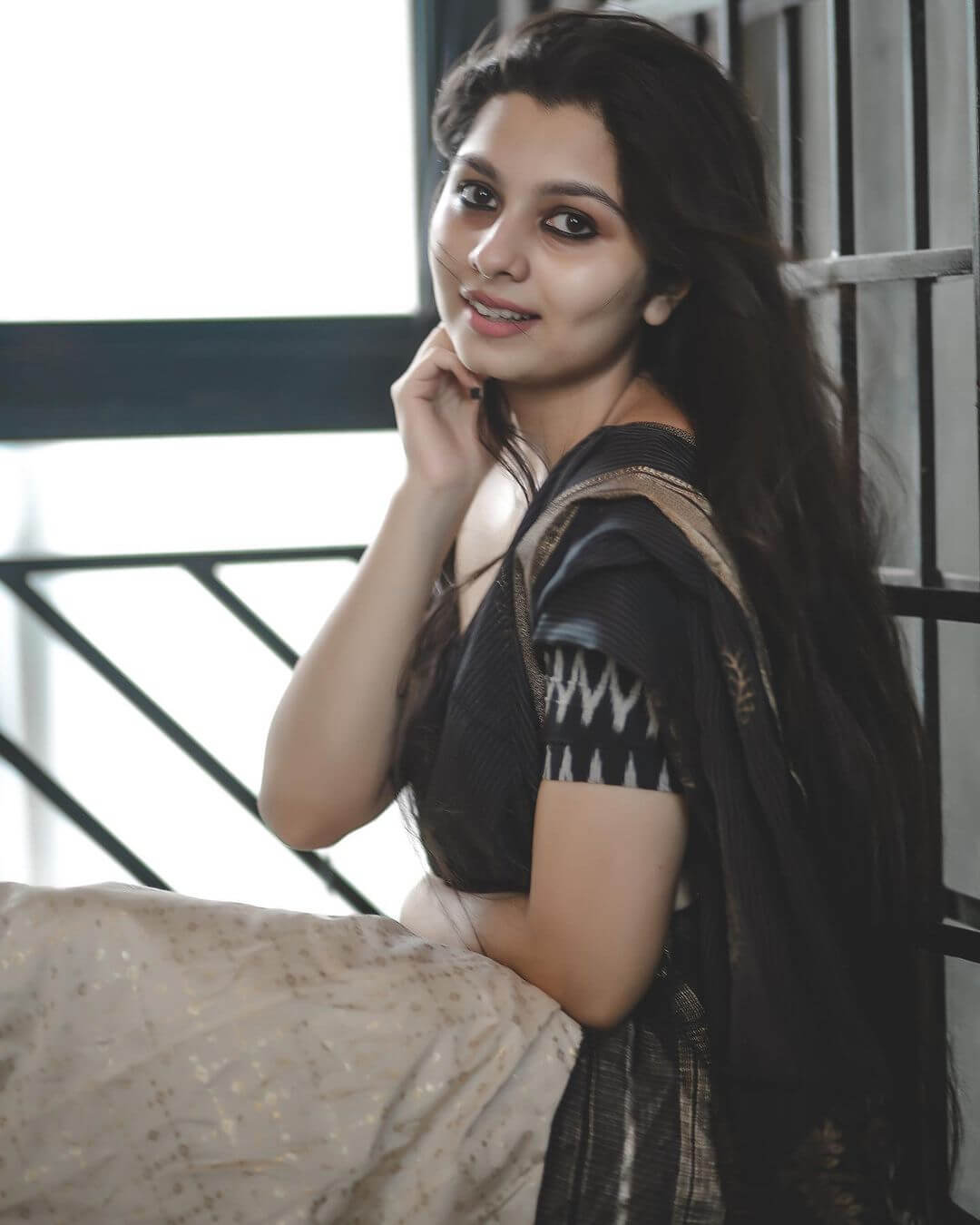 Actress Niranjana Anoop in black kurta