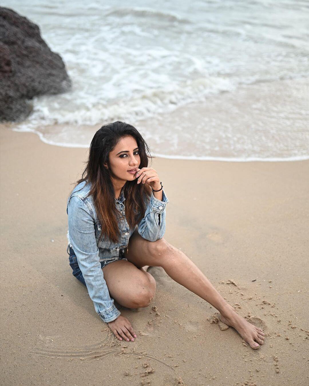Actress Preethi Srinivas sexy look