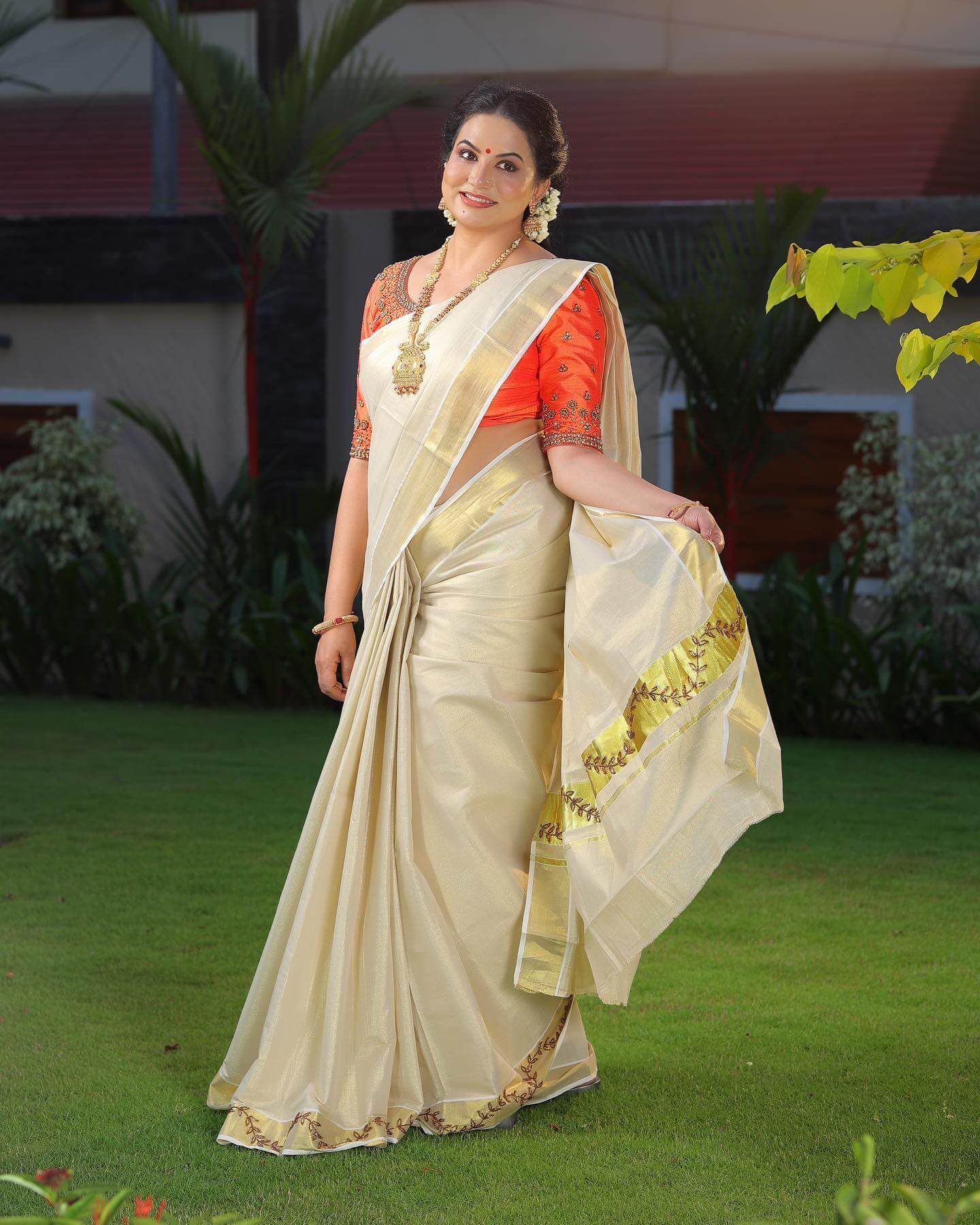 Actress Sheelu Abraham in saree