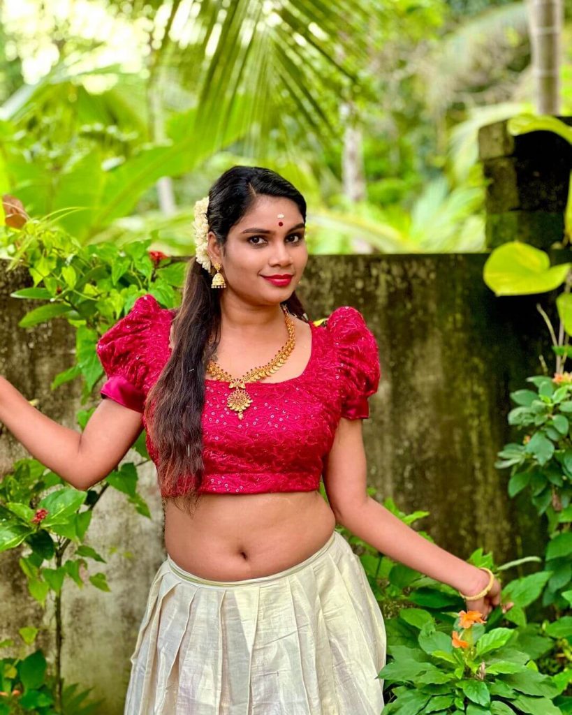 Actress Sruthy Renjith sexy look in red blouse