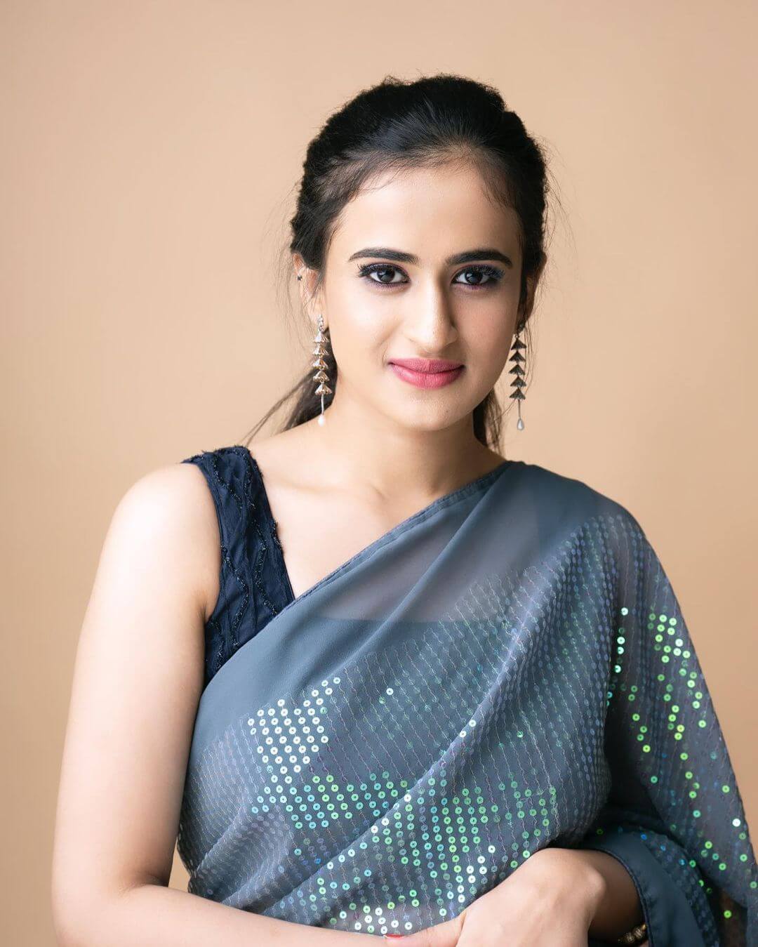 Actress Thapaswini Poonacha close up in saree and sleeveless blouse