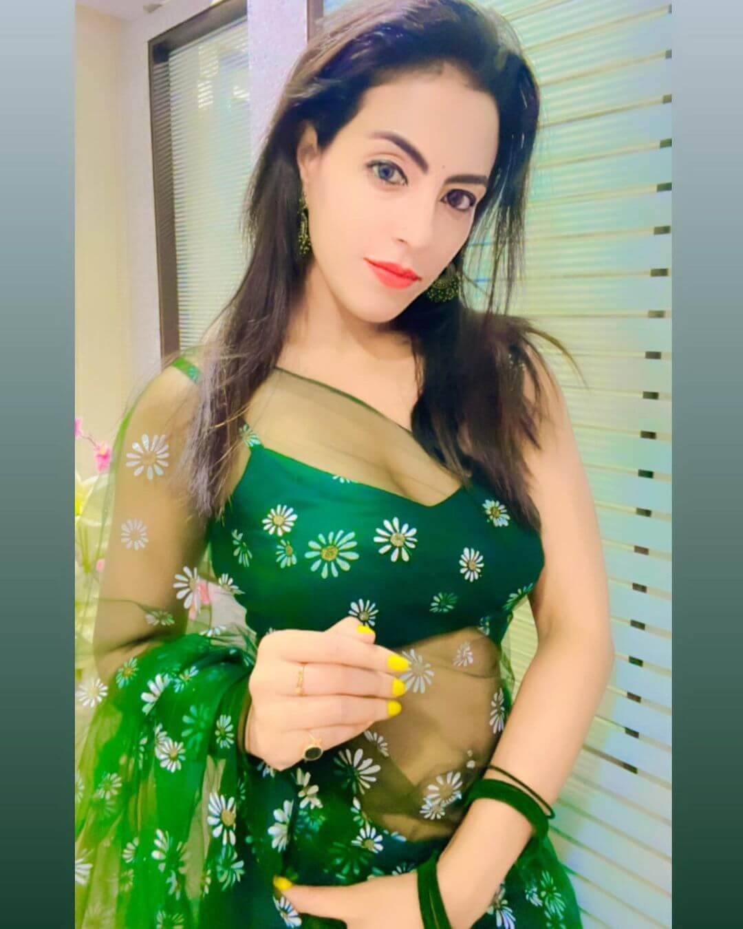 Actress Noor Malabika sexy look in green saree