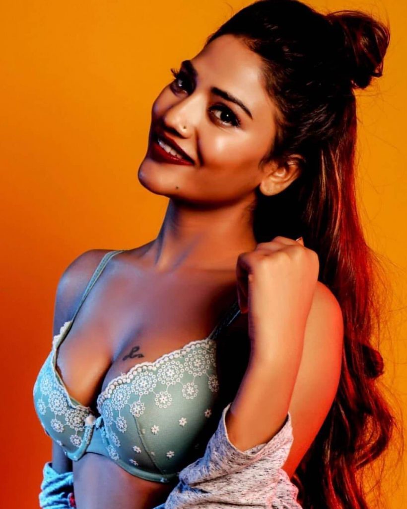 Actress Ruks Khandagale sexy close up