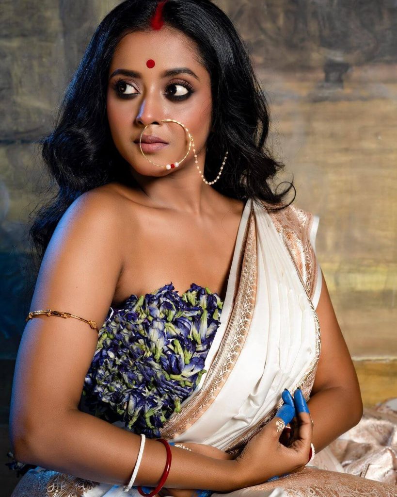 Actress Shruti Das sexy close up