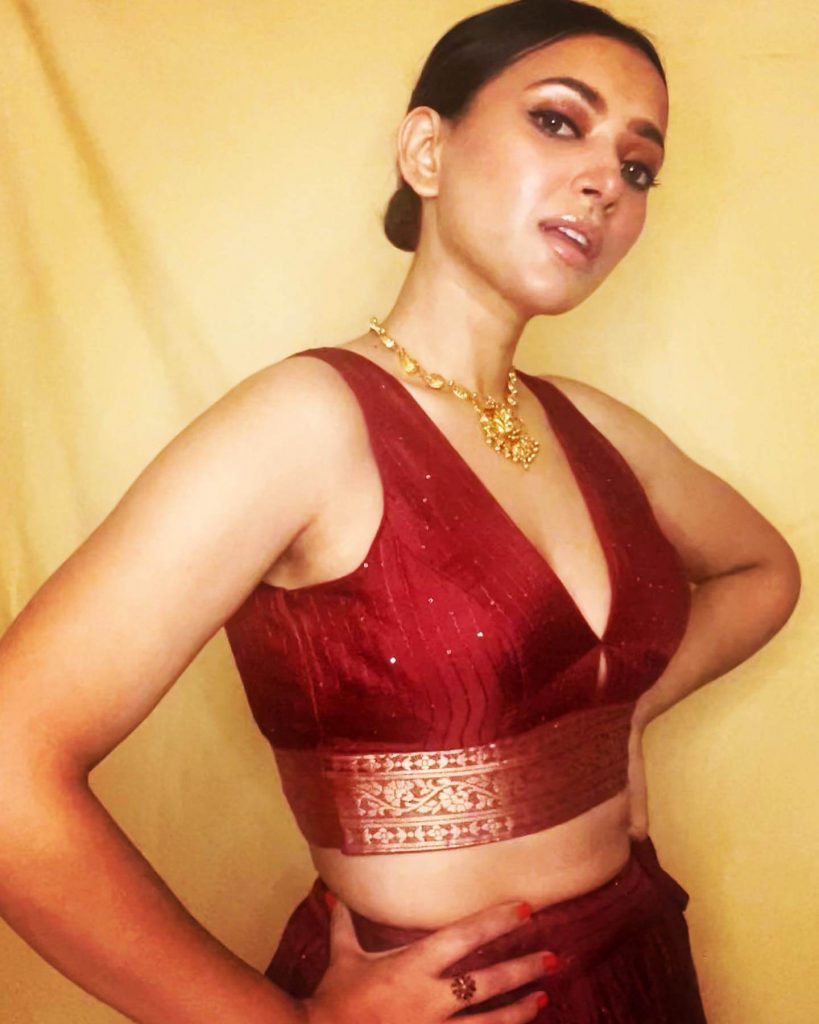 Actress Shweta Basu Prasad sexy close up