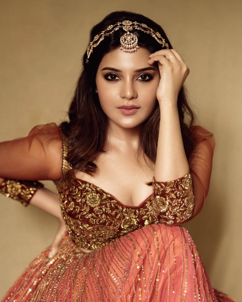 Actress Aathmika close up
