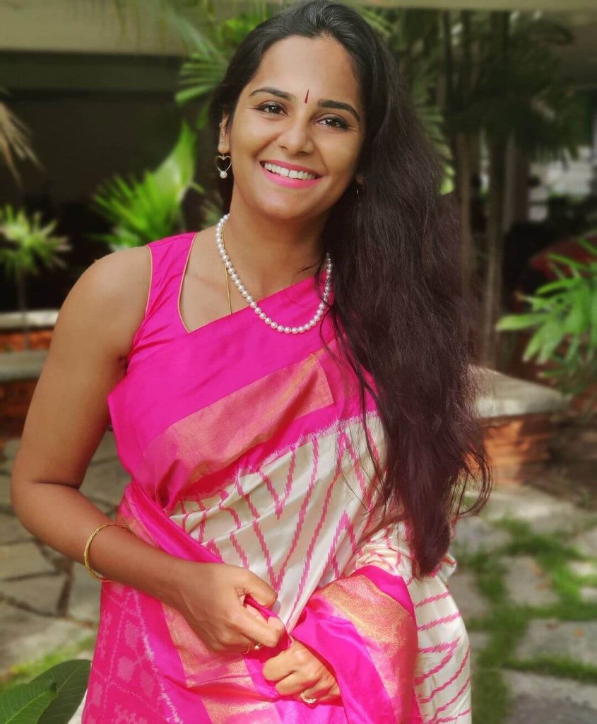 Lakshmi Priyaa Chandramouli in saree and sleeveless blouse