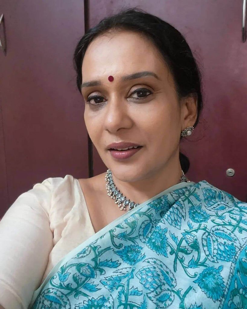 Actress Maala Parvathi close up in saree