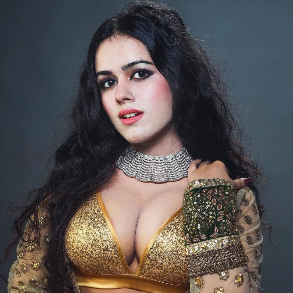 Actress Muskaan Varshney sexy close up