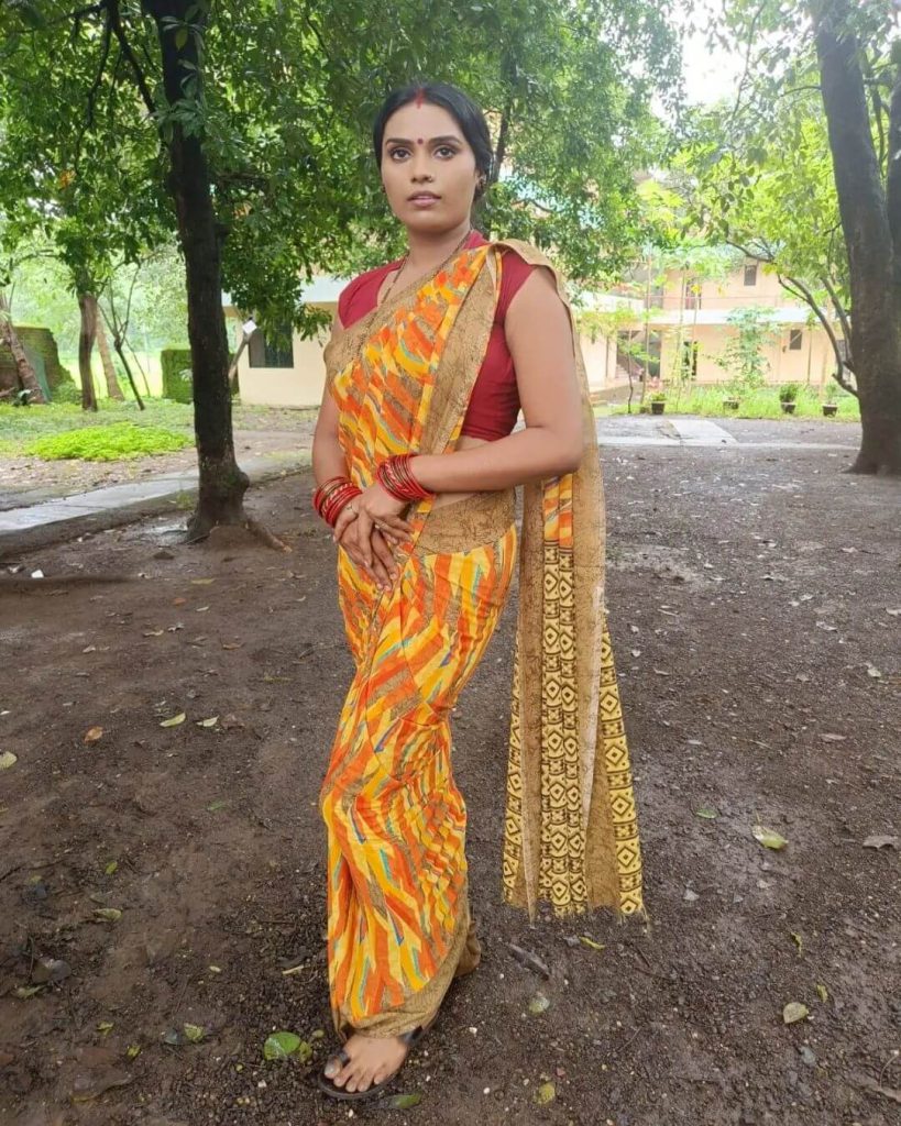 Actress Pihu Singh in saree and sleeveless blouse