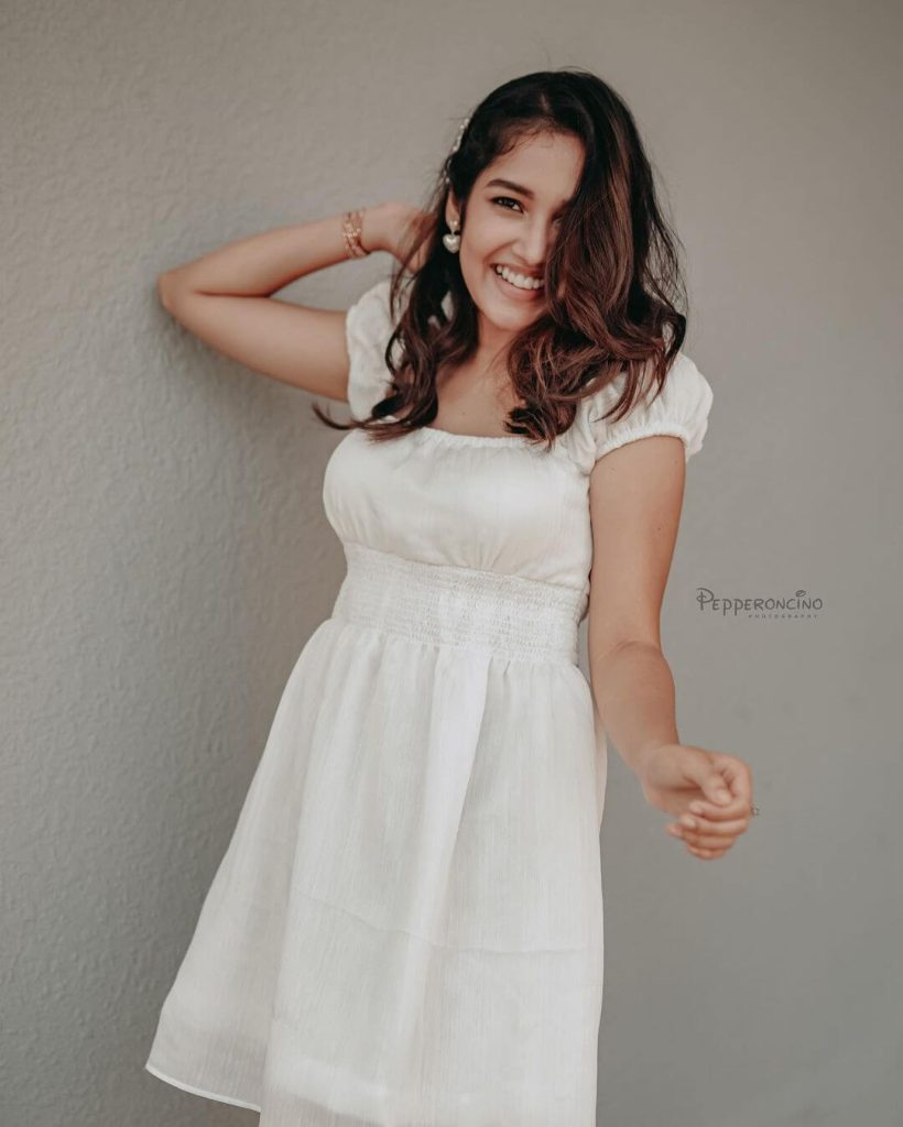 Actress Anikha Surendran in smocked waist square neck bubble sleeve white attire
