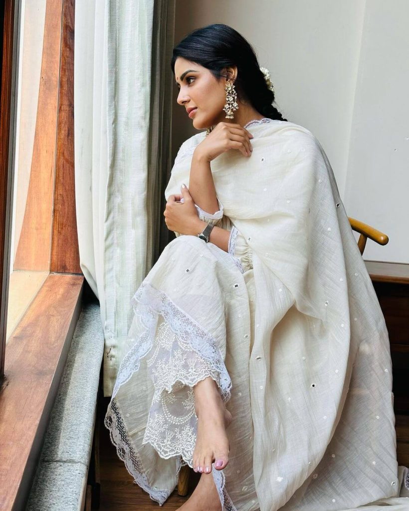 Actress Samyuktha Menon in off-white anarkali