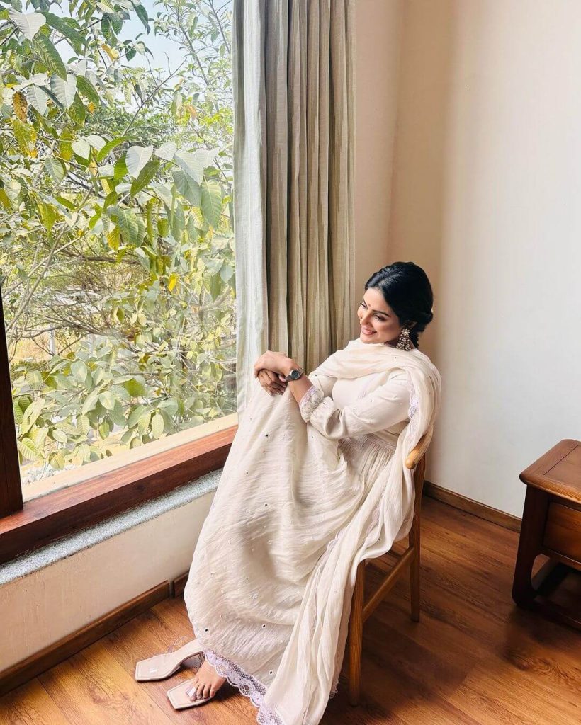 Actress Samyuktha Menon in off-white anarkali