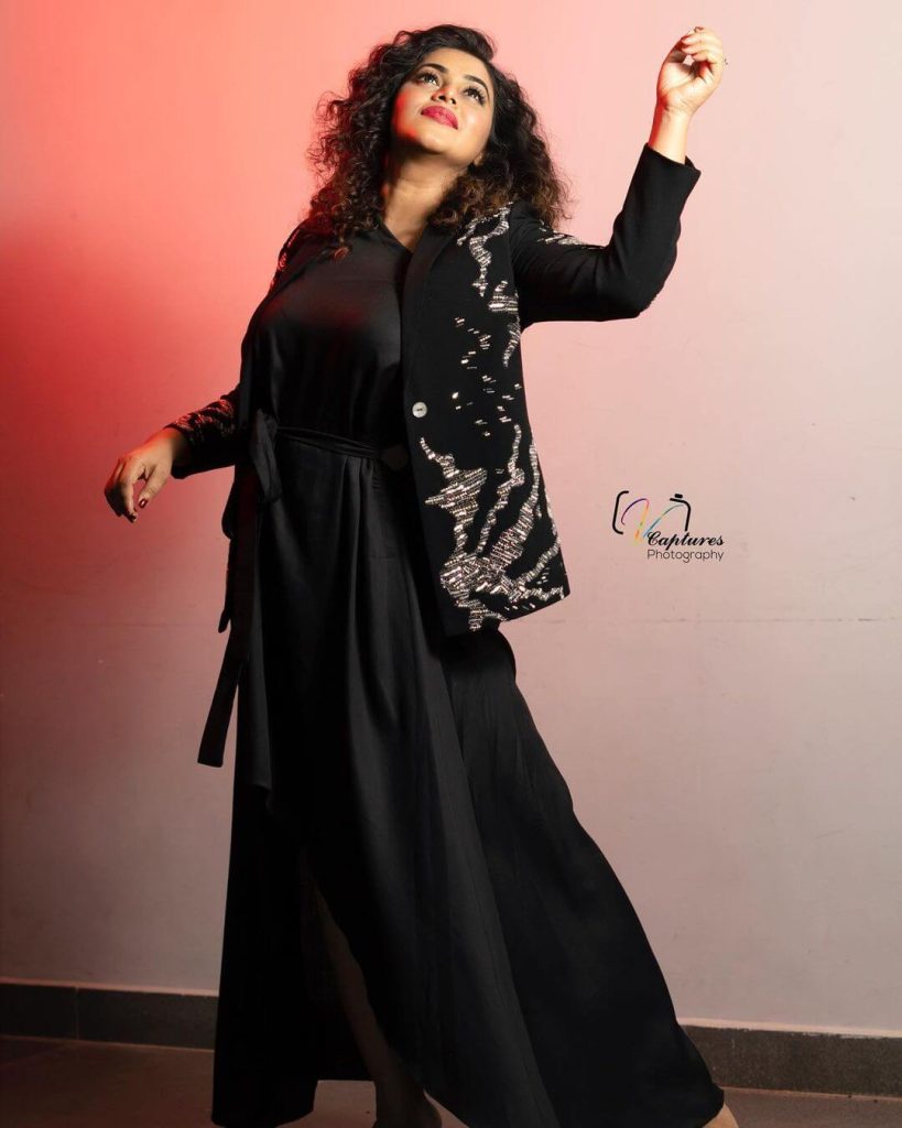 Actress Shamna Kasim in black attire